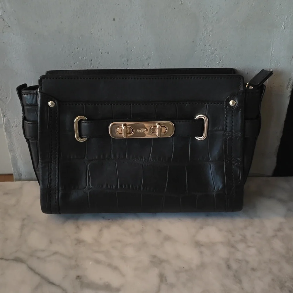 Coach black leather embossed small crossbody gold detail - Picture 13 of 13